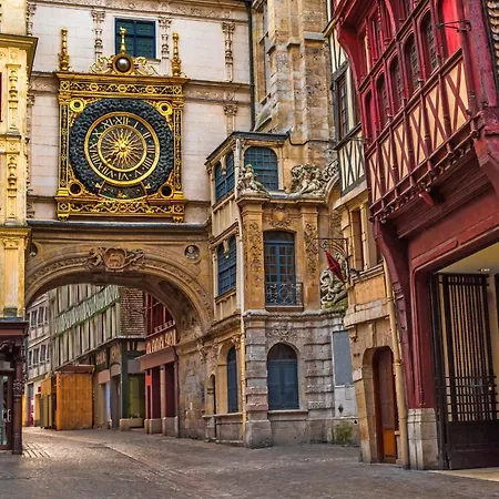 Apartment Rod Attractive F2 With Patio On Place Saint Marc In Rouen